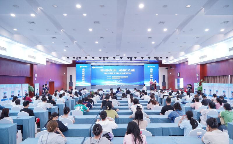 门诊九楼开幕式全景1.JPG